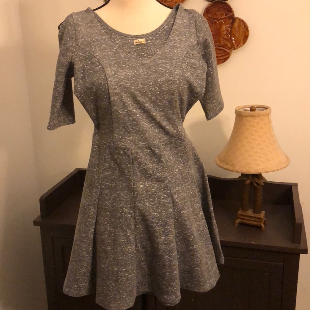 HOLLISTER SIZE XS 3/4 SLEEVE SKATER DRESS
